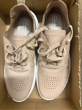 Clarks Women’s Nude Leather Lace-Up Sneakers